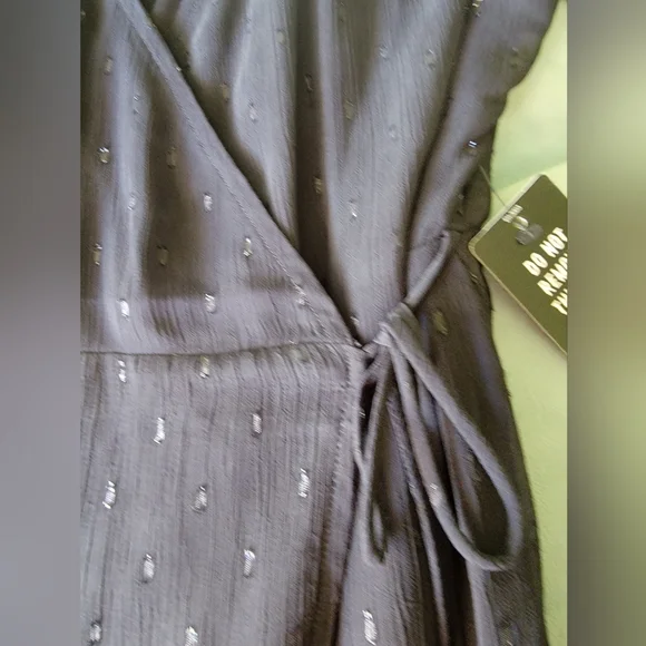 NWT EXPRESS Petite V-neck Wrap Black Dress, S - Picture 3 of 8